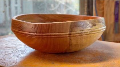 Richard Raffan completes a green rough-turned bowl. — YouTube video thumbnail