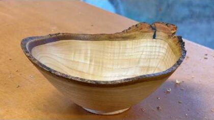Richard Raffan turns very dry claret ash. — YouTube video thumbnail