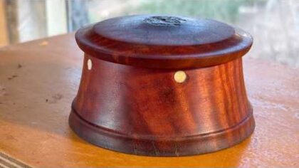 Richard Raffan turns a crossgrain box for the 43rd 4-Ways project. — YouTube video thumbnail