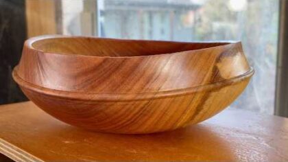 Richard Raffan completes a green rough-turned a manna gum bowl. — YouTube video thumbnail